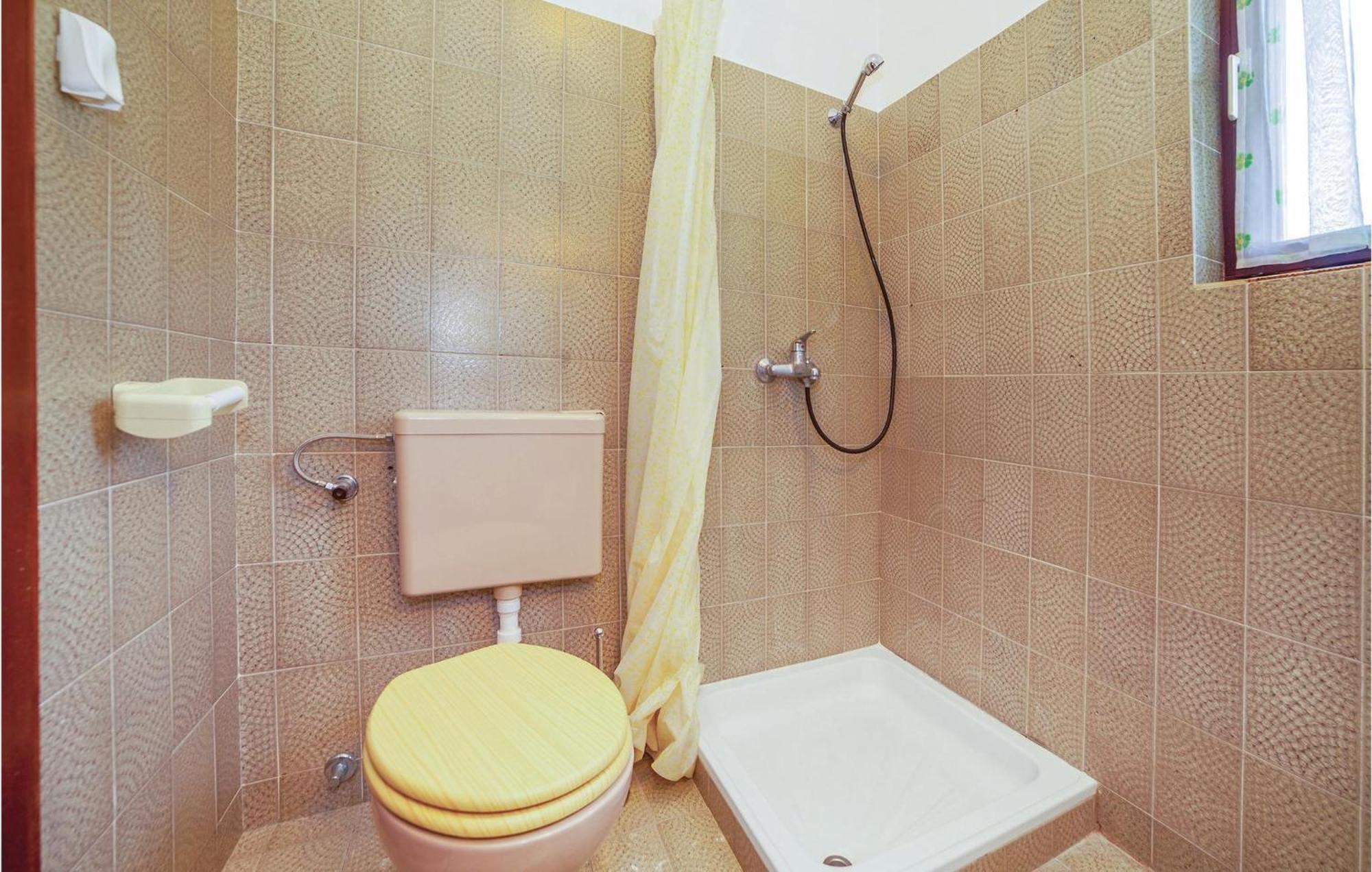 2 Bedroom Amazing Apartment In 크리크베니카 외부 사진
