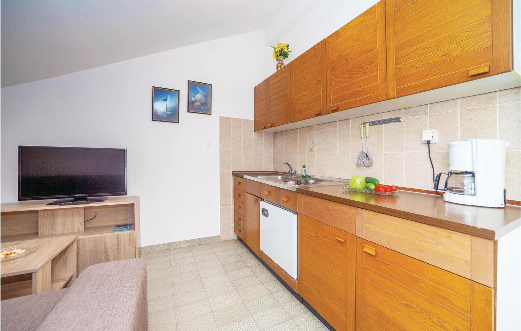 2 Bedroom Amazing Apartment In 크리크베니카 외부 사진