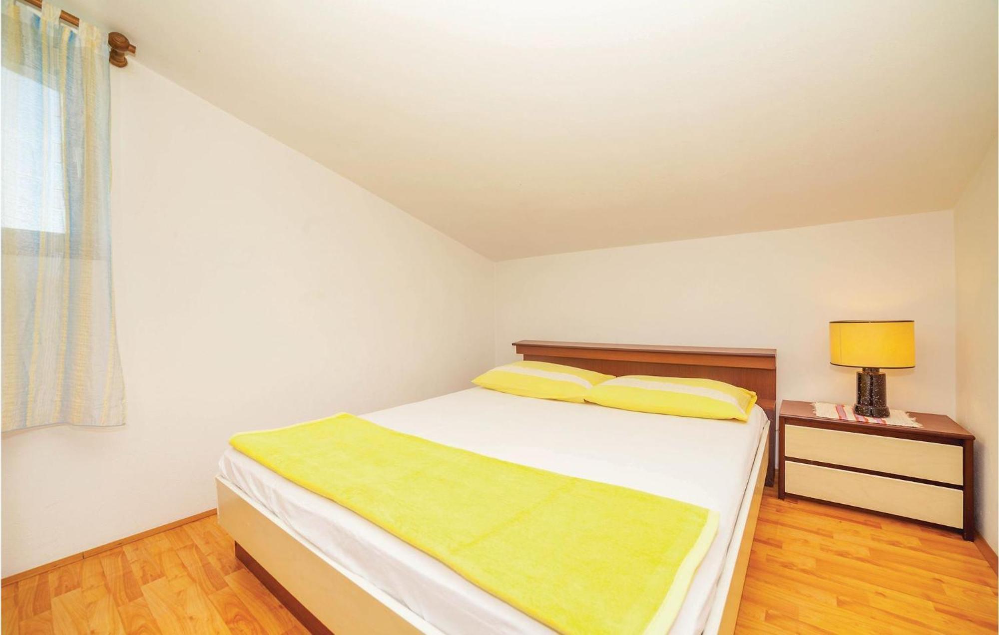 2 Bedroom Amazing Apartment In 크리크베니카 외부 사진