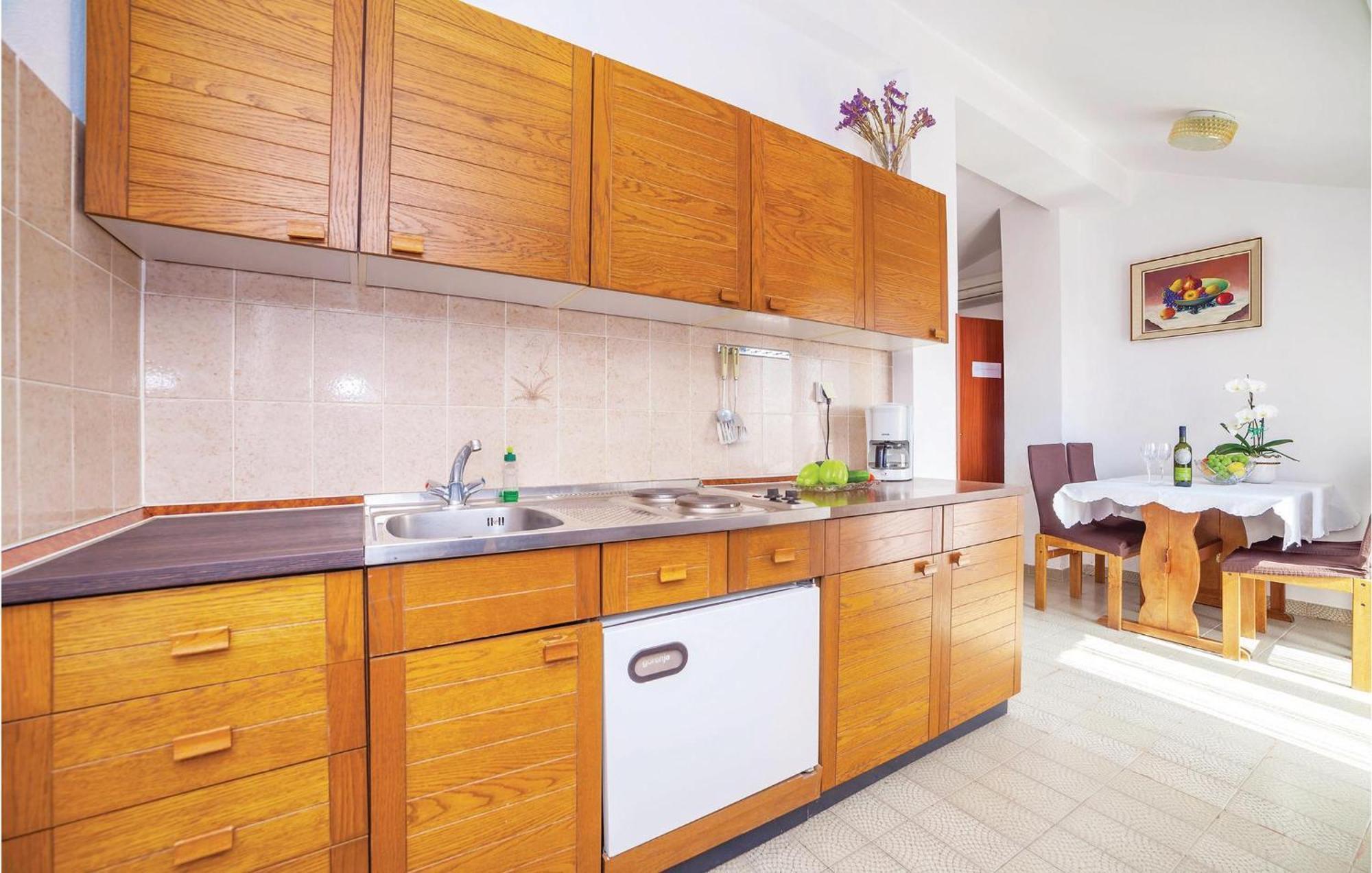 2 Bedroom Amazing Apartment In 크리크베니카 외부 사진